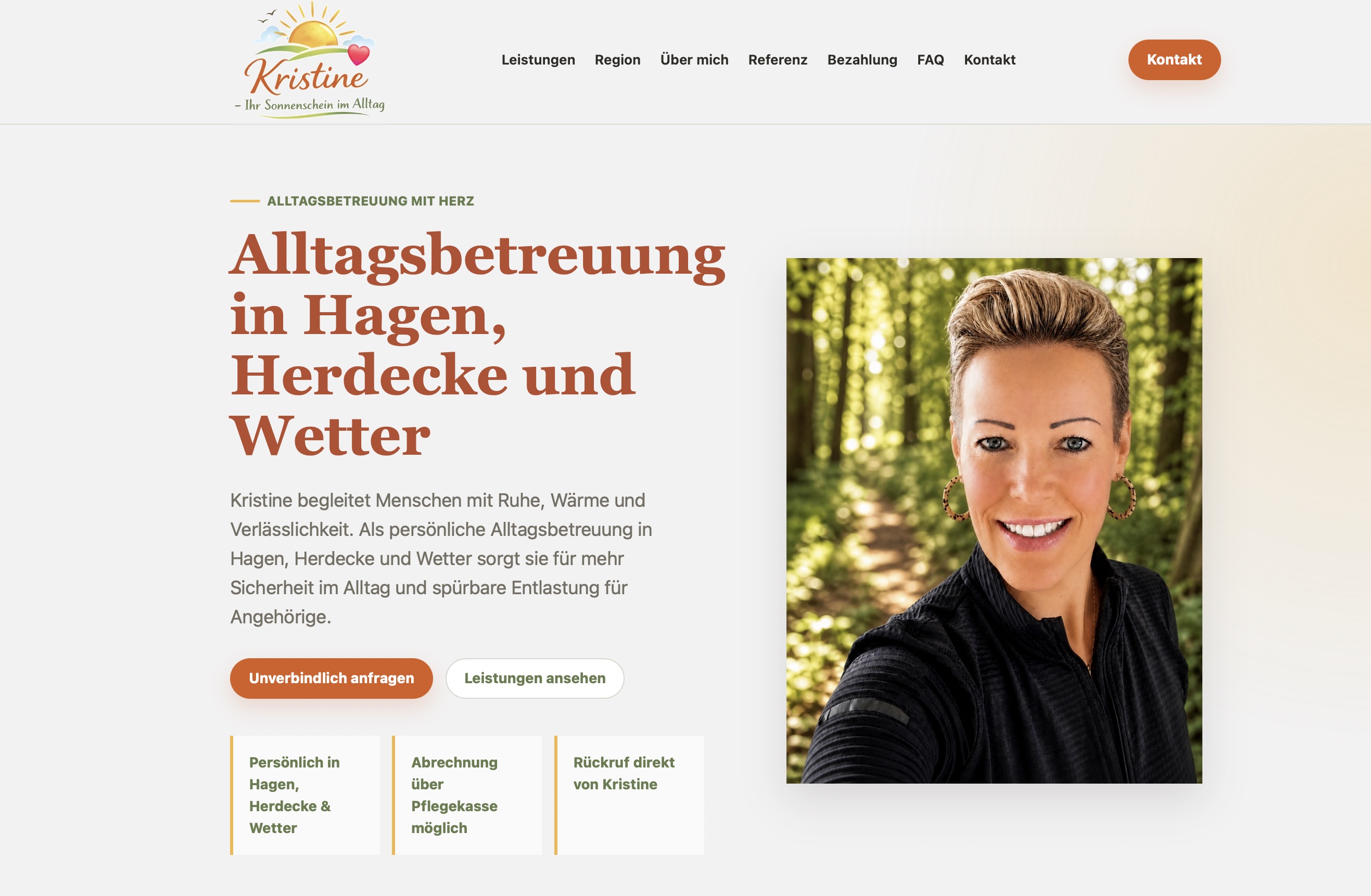 Startseite der Referenzwebsite Alltagsbetreuung Kristine mit Logo, Navigation, Porträt und Leistungsversprechen